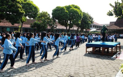 WUJUDKAN GENERASI SEHAT DAN CERDAS, SMA NEGERI 2 YOGYAKARTA GELAR KEGIATAN SENAM DAN AKSI BERGIZI